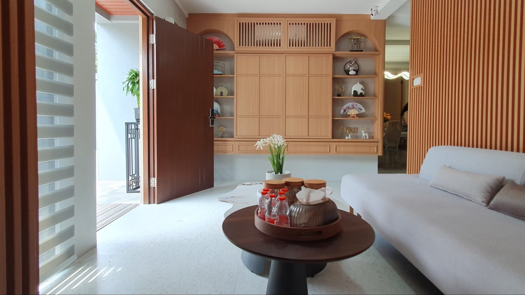 Rumah Hoek Gaya Japan di di Kelapa Molek, Kelapa Gading, Furnished modern