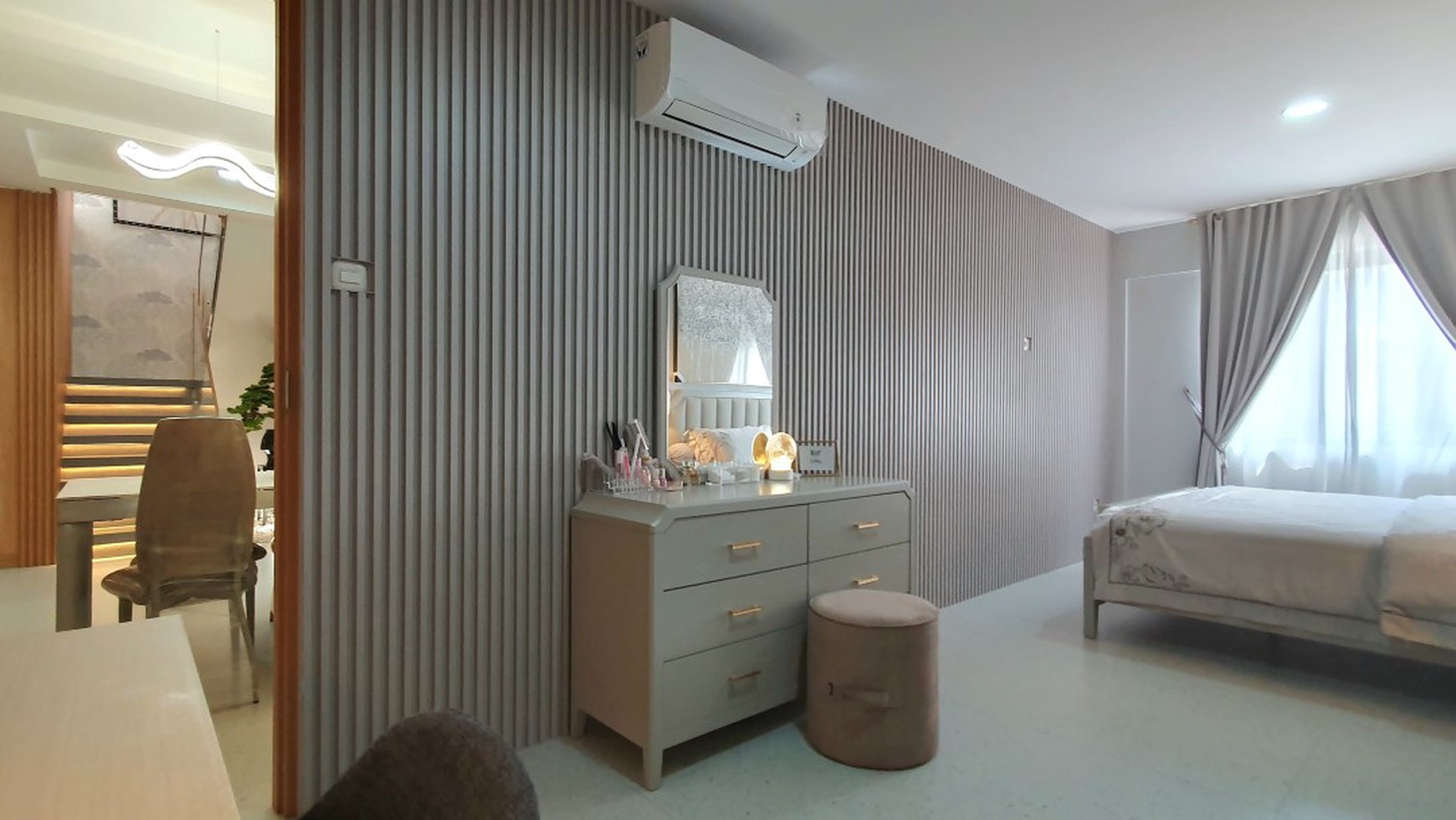 Rumah Hoek Gaya Japan di di Kelapa Molek, Kelapa Gading, Furnished modern