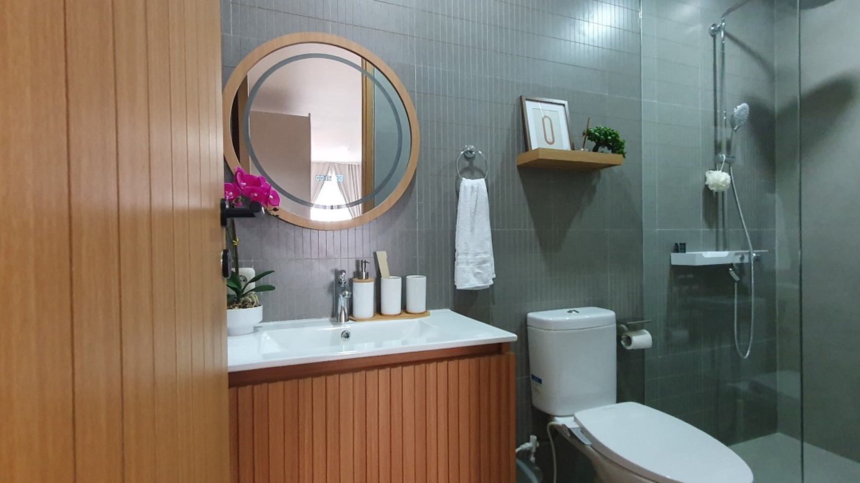 Rumah Hoek Gaya Japan di di Kelapa Molek, Kelapa Gading, Furnished modern