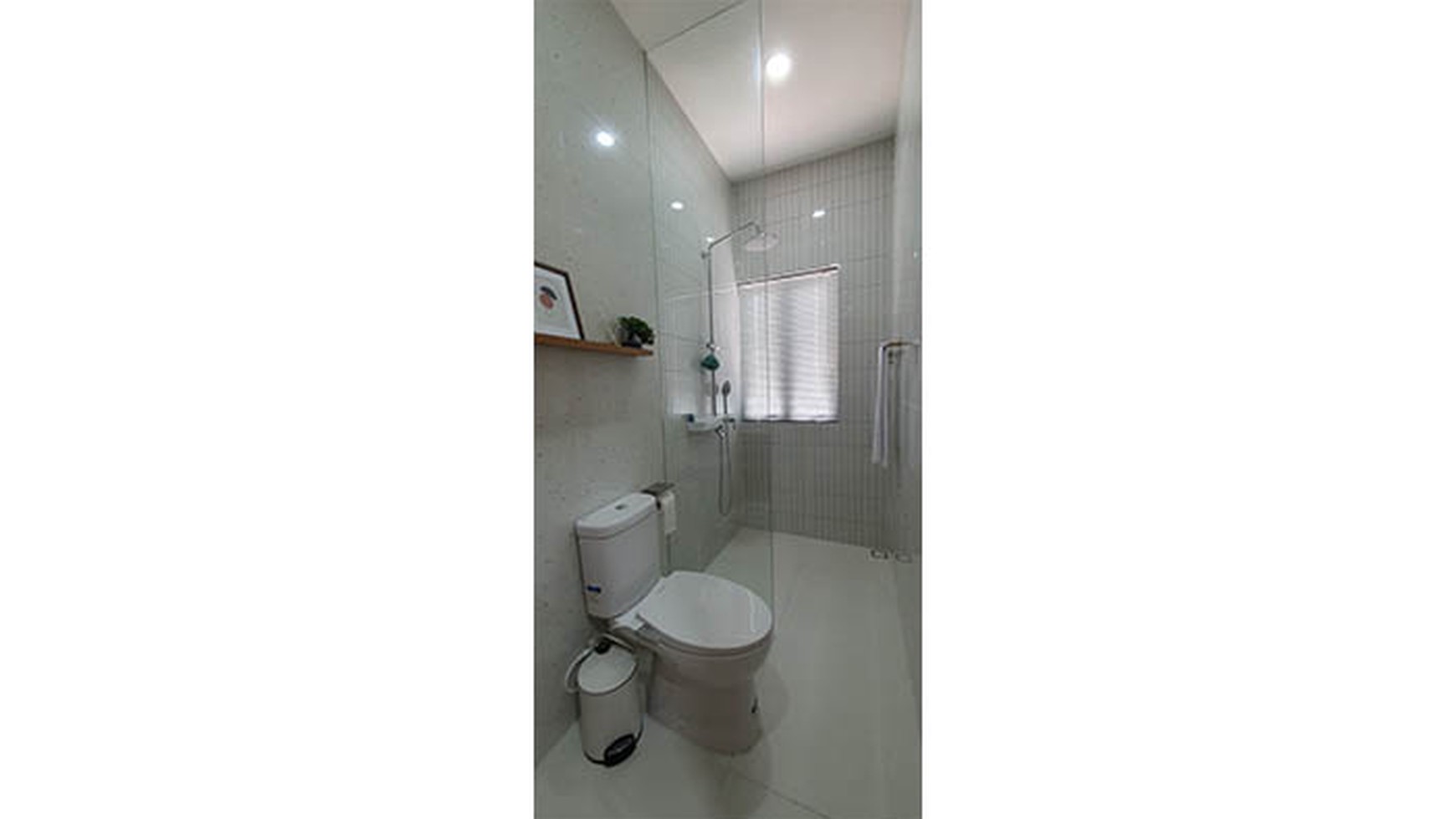 Rumah Hoek Gaya Japan di di Kelapa Molek, Kelapa Gading, Furnished modern