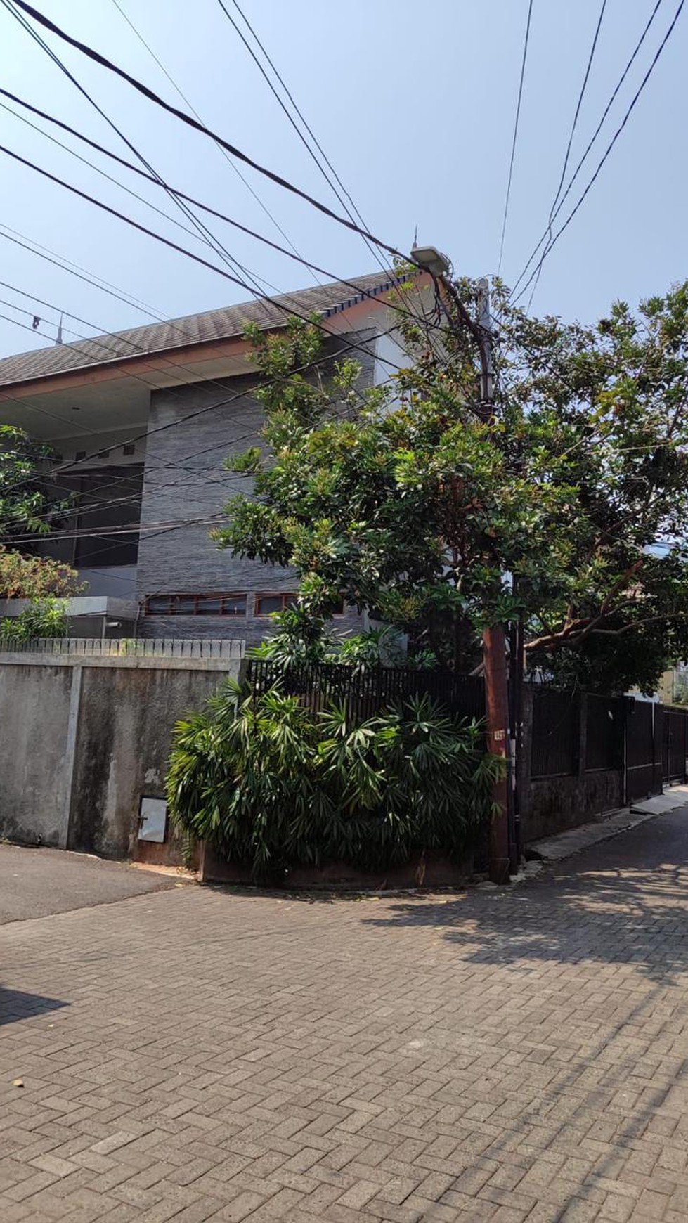 Rumah 2 lantai, lokasi strategis di Cilandak
