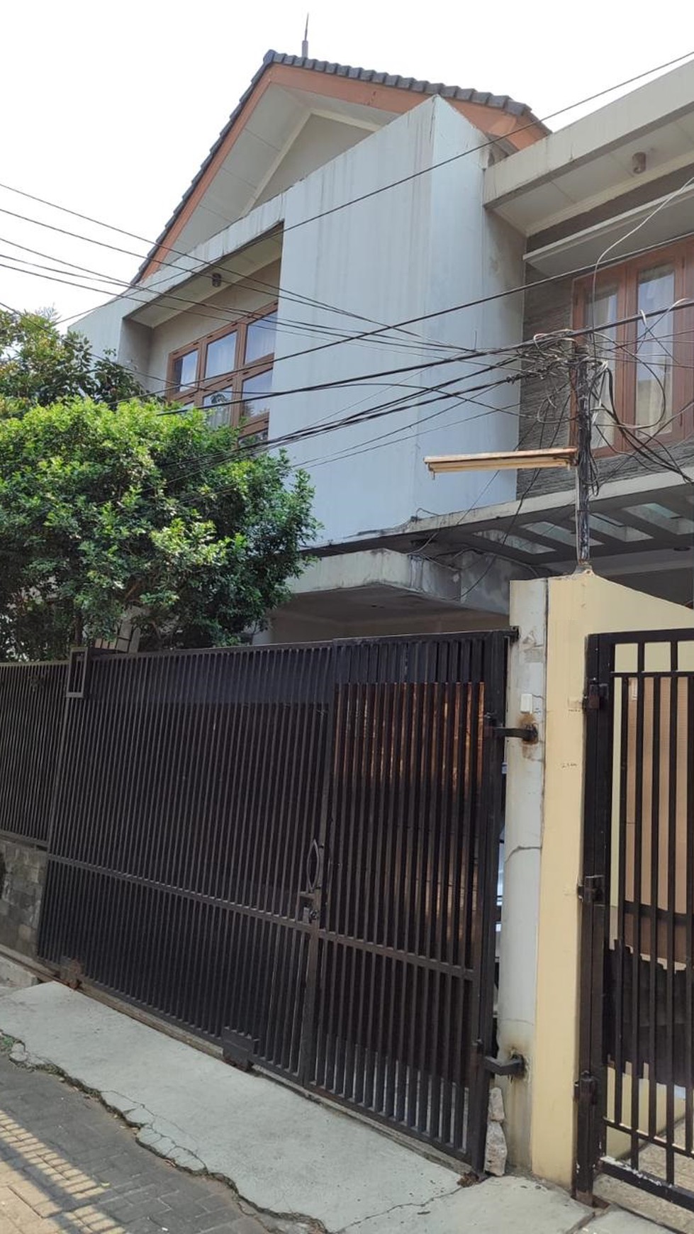Rumah 2 lantai, lokasi strategis di Cilandak