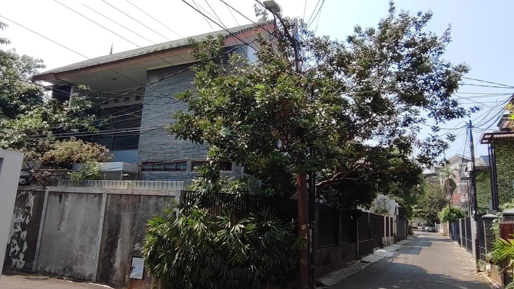 Rumah 2 lantai, lokasi strategis di Cilandak