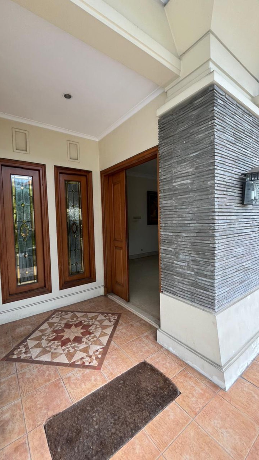 Rumah Luas di Pondok Indah Jakarta Selatan Negotiable 