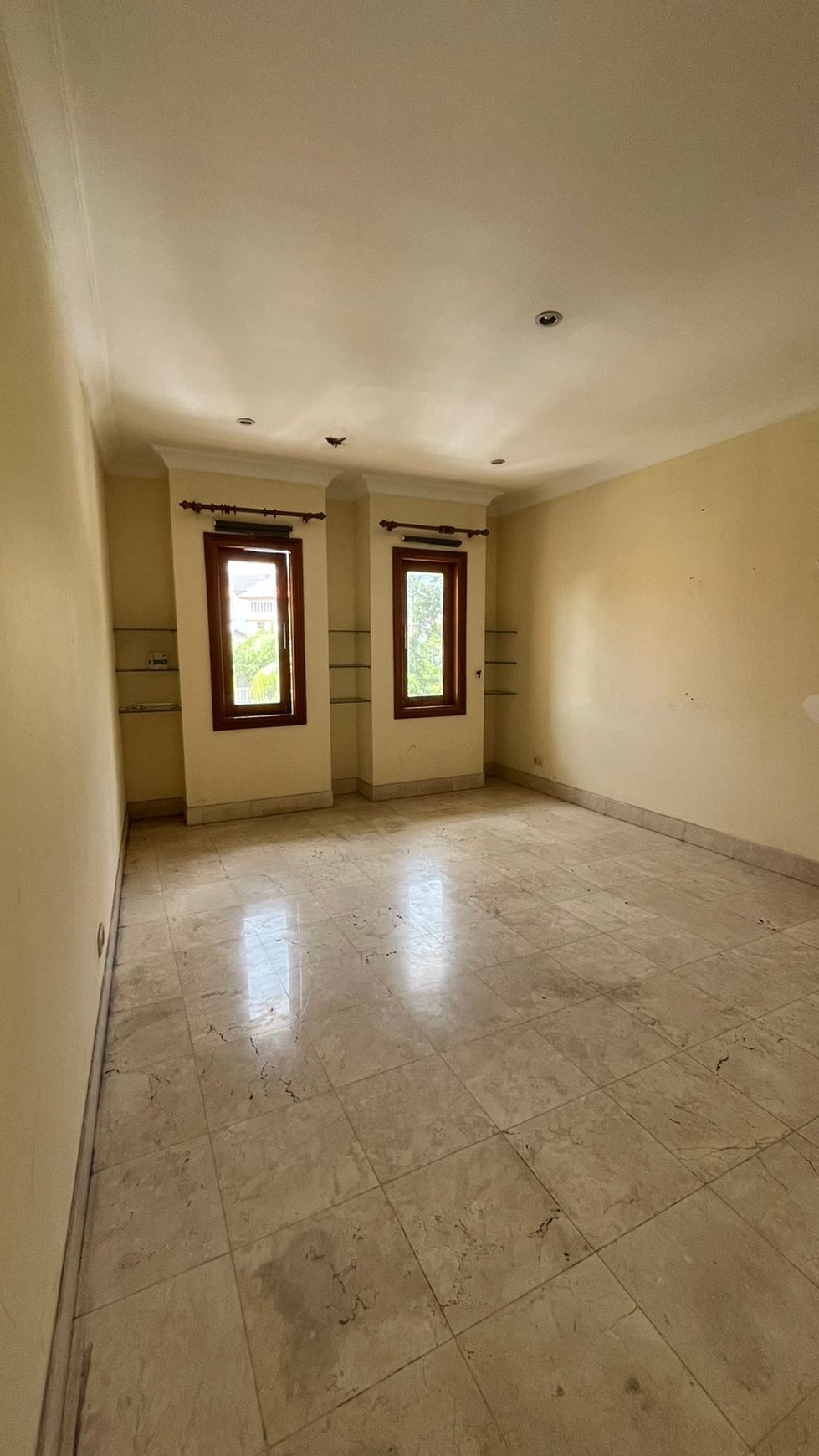 Rumah Luas di Pondok Indah Jakarta Selatan Negotiable 