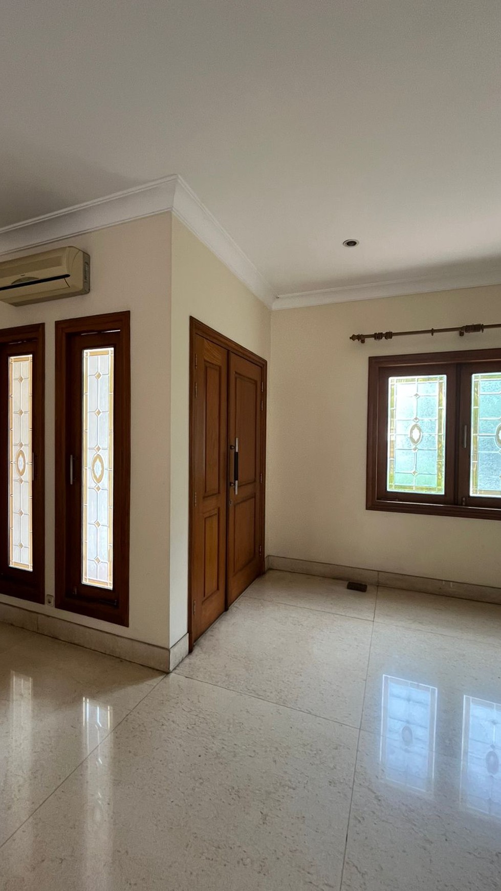 Rumah Luas di Pondok Indah Jakarta Selatan Negotiable 