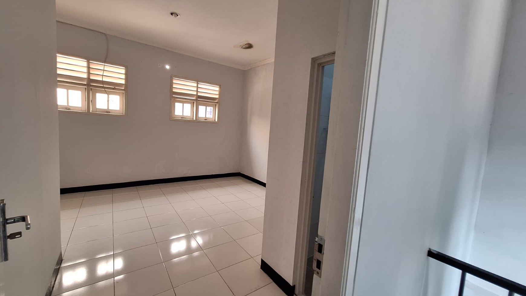 RUMAH DISEWA JALAN CIPAYUNG KEBAYORAN BARU JAKARTA SELATAN