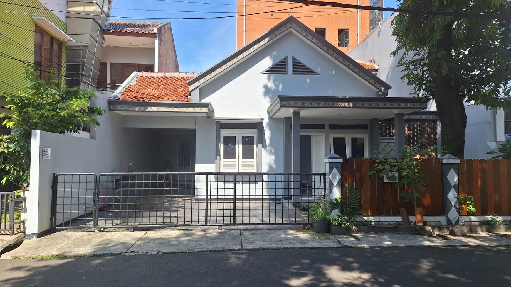 RUMAH DISEWA JALAN CIPAYUNG KEBAYORAN BARU JAKARTA SELATAN