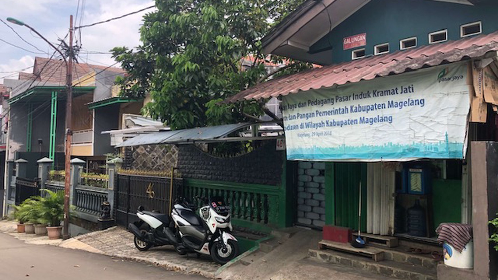 Dijual rumah tua di Tanah Merdeka, Ciracas