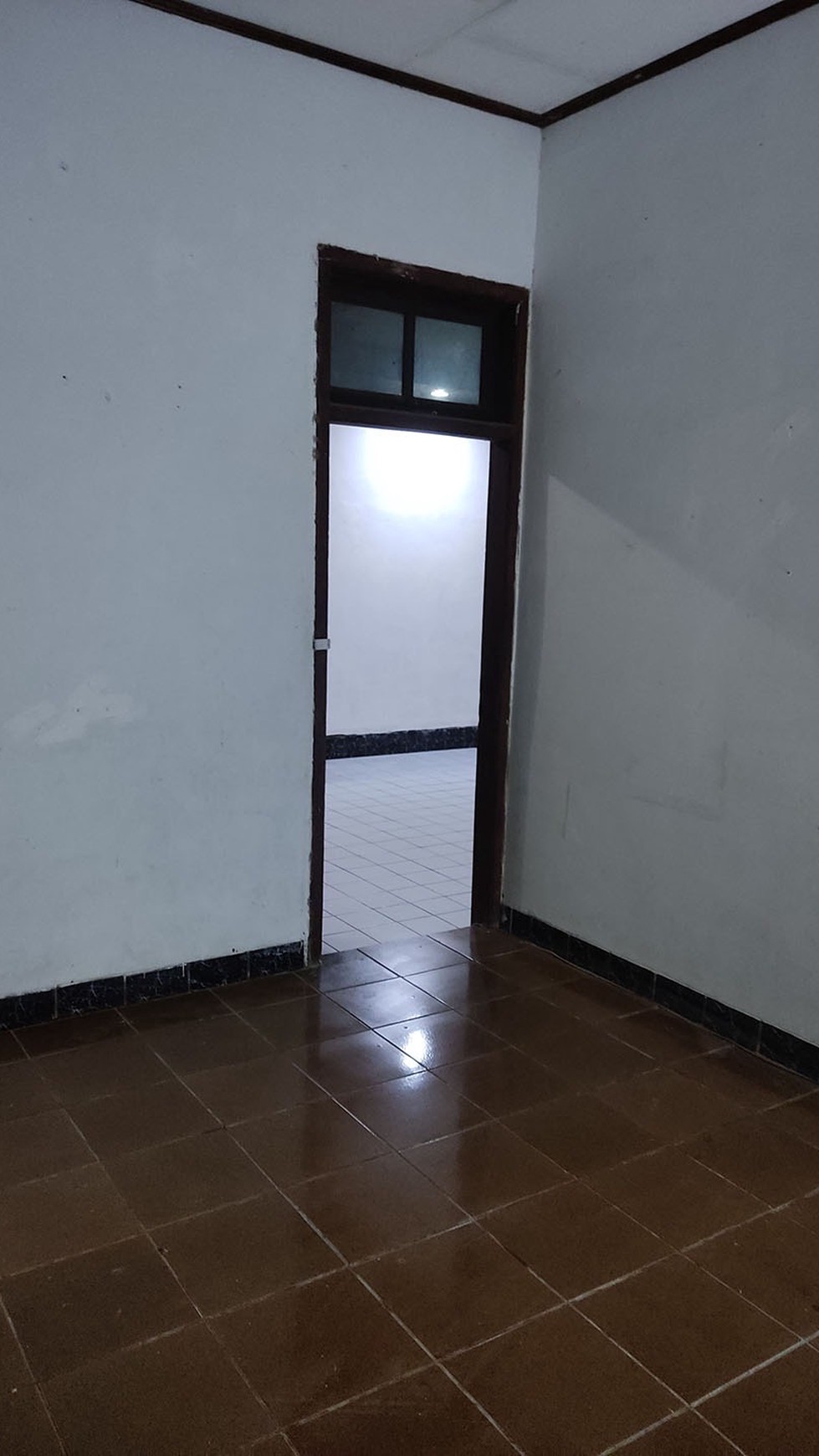 Dijual rumah tua di Tanah Merdeka, Ciracas