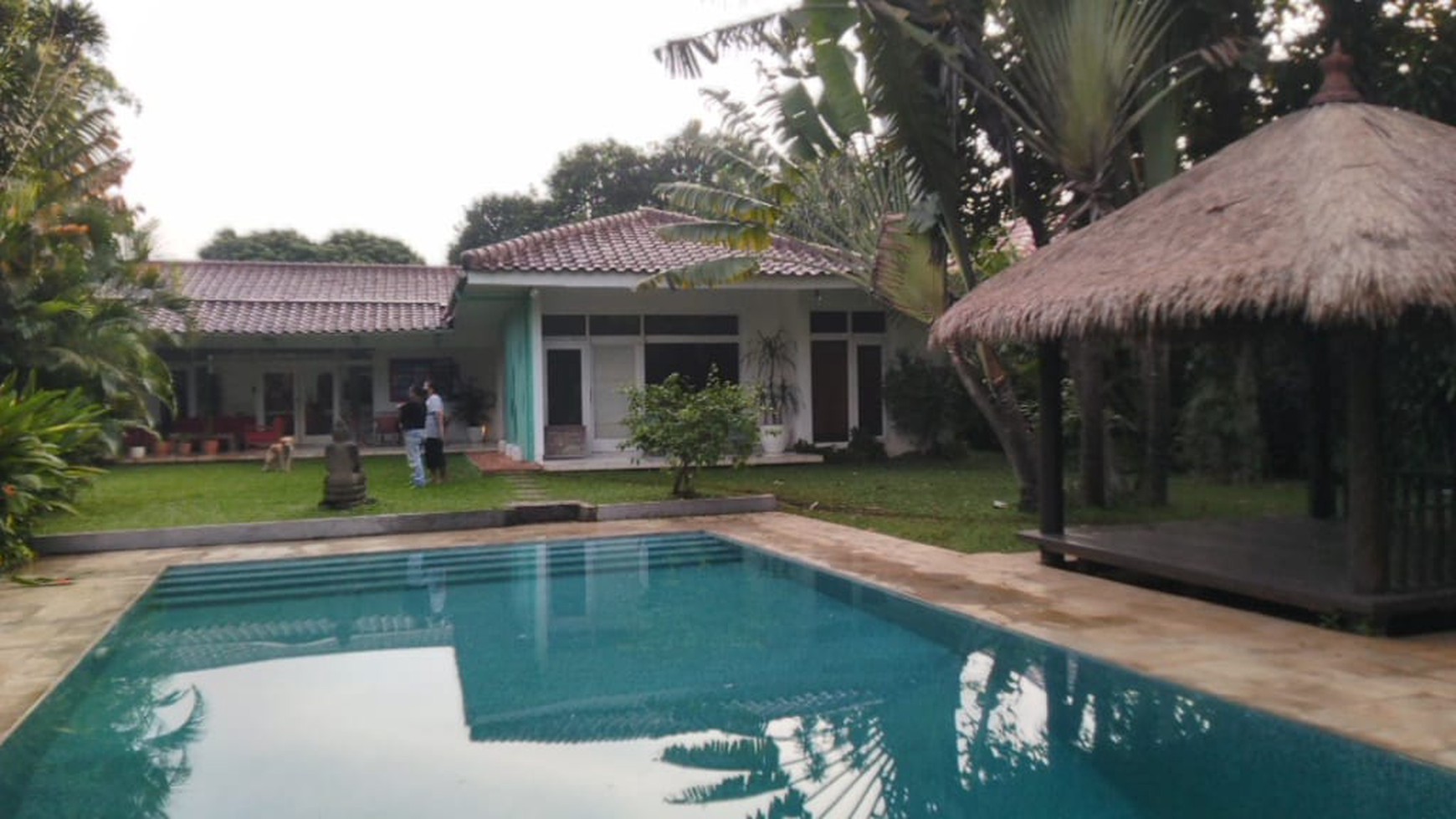 Turun Harga Rumah Tanah Luas di Kemang Barat Jaksel ada Pool