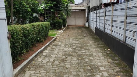 Rumah dengan halaman yang luas dan 1 lantai di Rempoa
