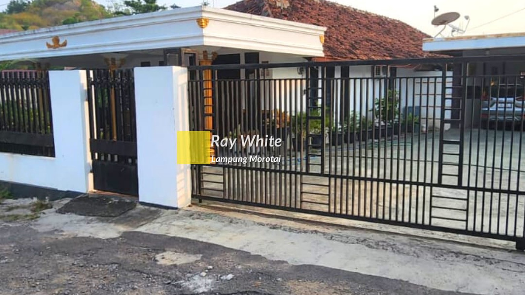 Dijual Rumah Bonus Kolam Ikan br
