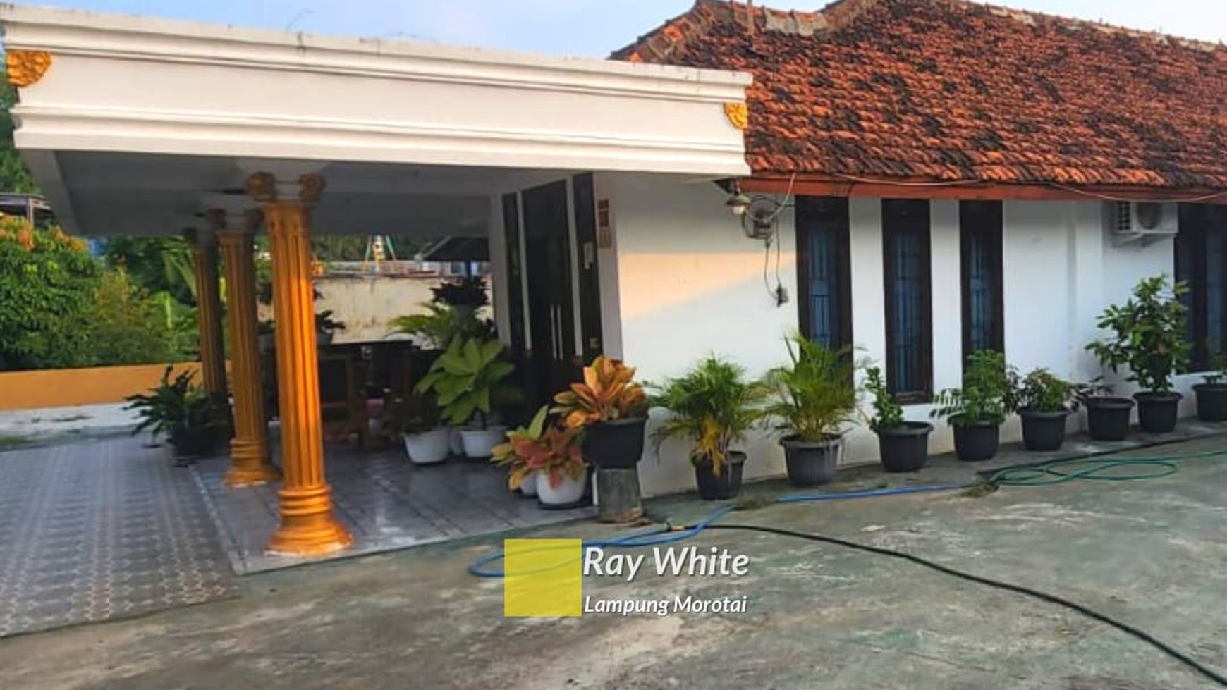 Dijual Rumah Bonus Kolam Ikan br