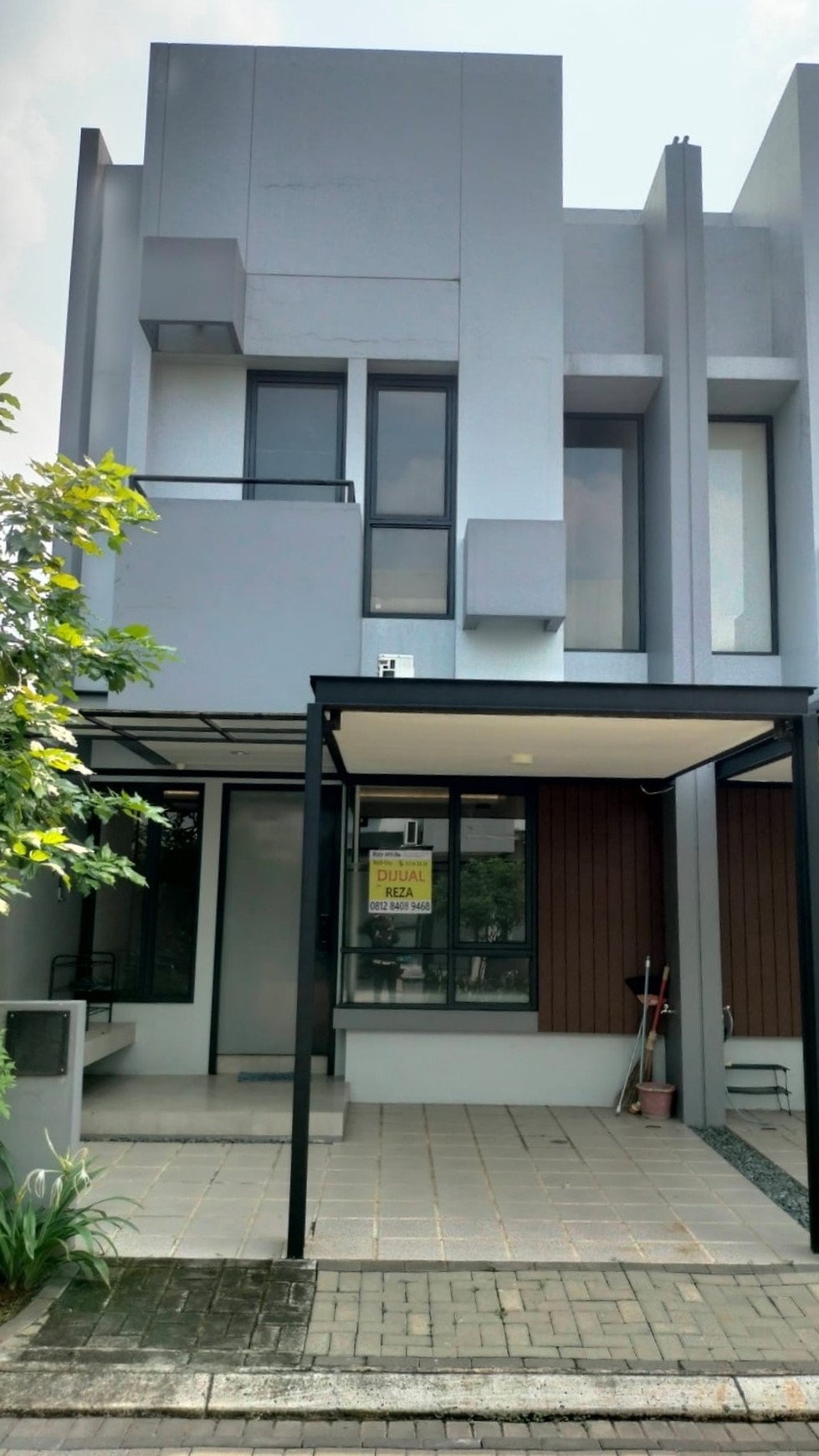 Termurah. Rumah modern Tabebuya Invensihaus, BSD