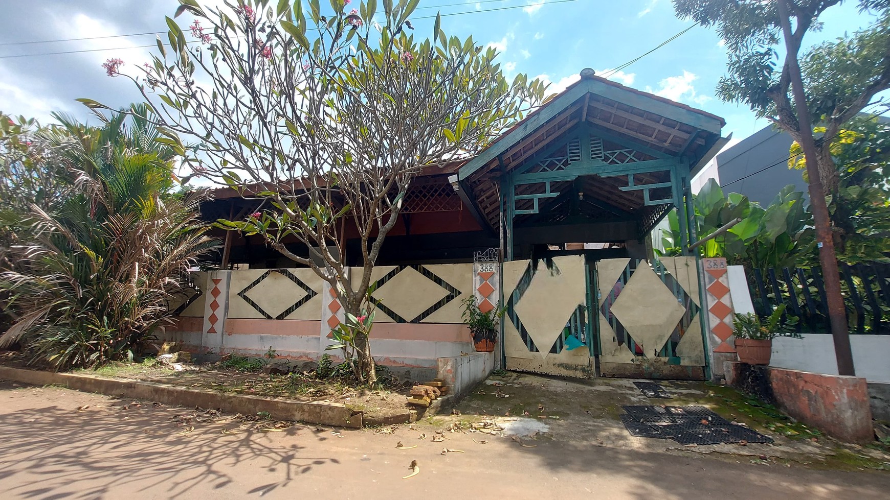 Dijual Rumah Luas Posisi Hook Komplek Mega Cinere