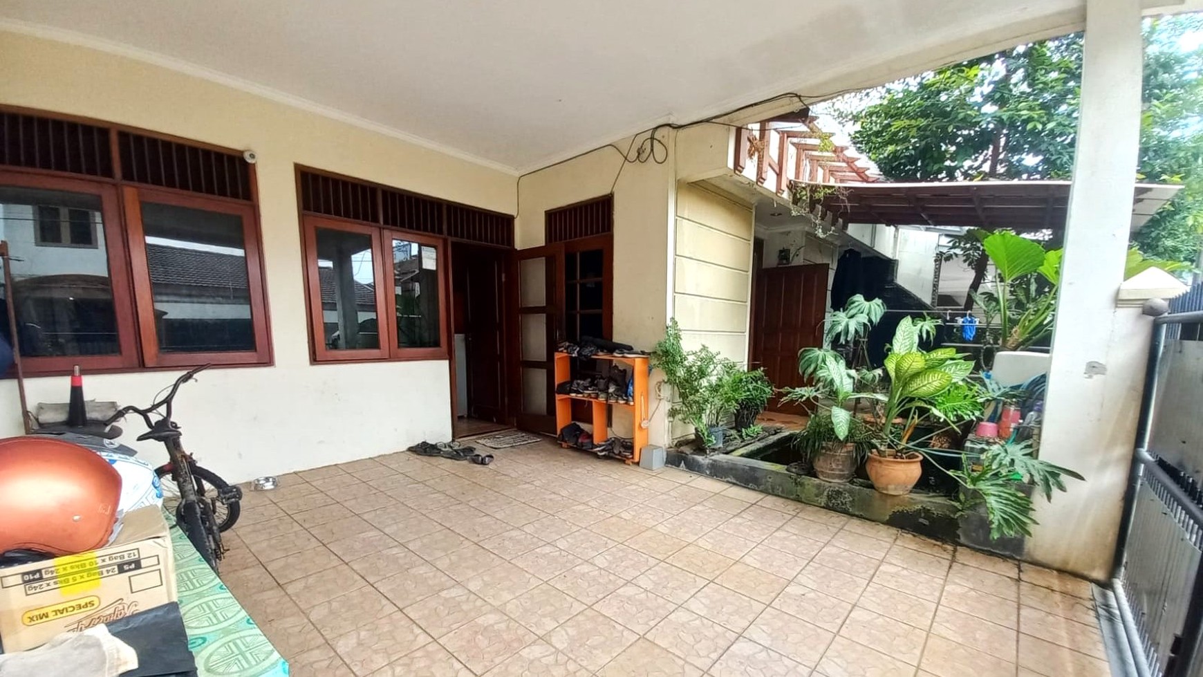 Dijual Cepat Rumah 2 Lantai Lokasi Strategis di Komplek Mega Cinere.