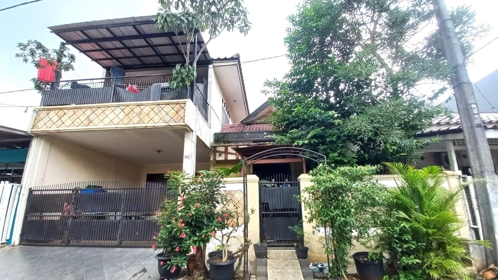 Dijual Cepat Rumah 2 Lantai Lokasi Strategis di Komplek Mega Cinere.