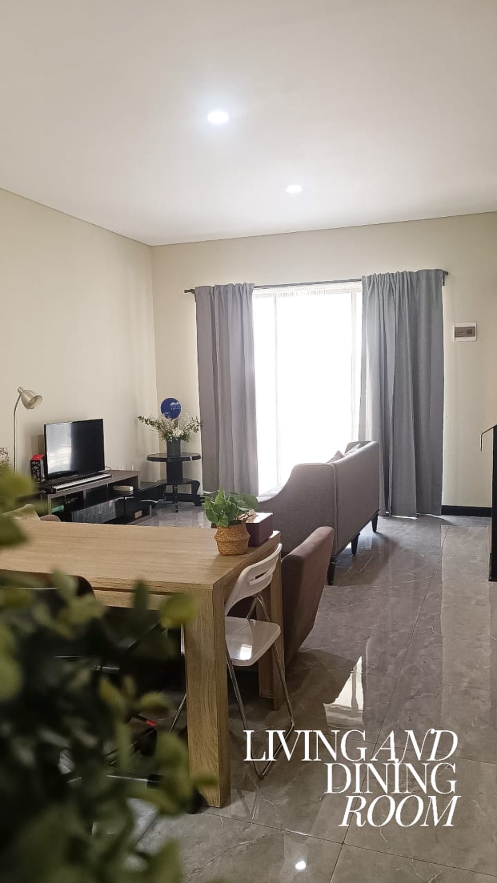 Rumah Cantik, Bagus,dalam ruangan rapih di Bintaro Jaya tangsel.