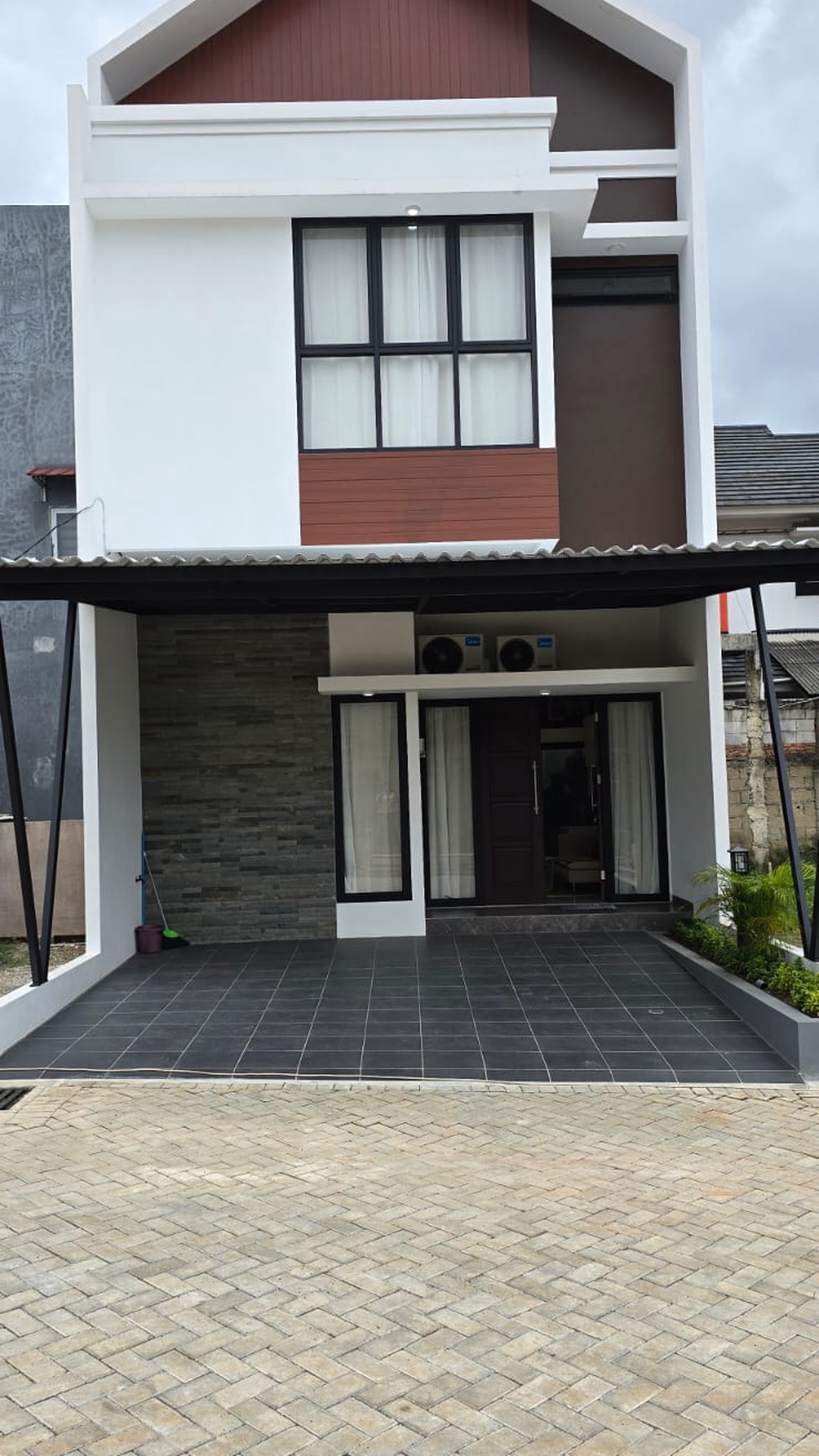 Brand New Rumah Lokasi Strategis dengan Desain Mewah @Ciputat