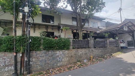 Rumah Lux Semi Furnished di Bandung Utara, Cipedes