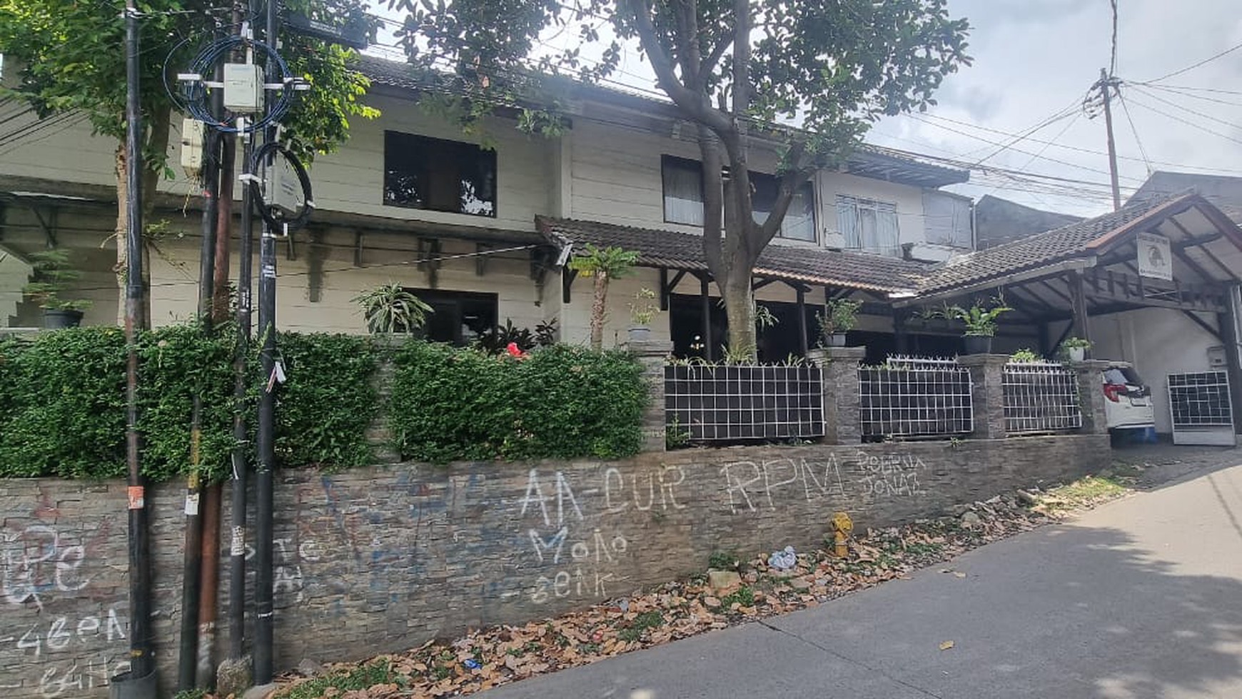Rumah Lux Semi Furnished di Bandung Utara, Cipedes