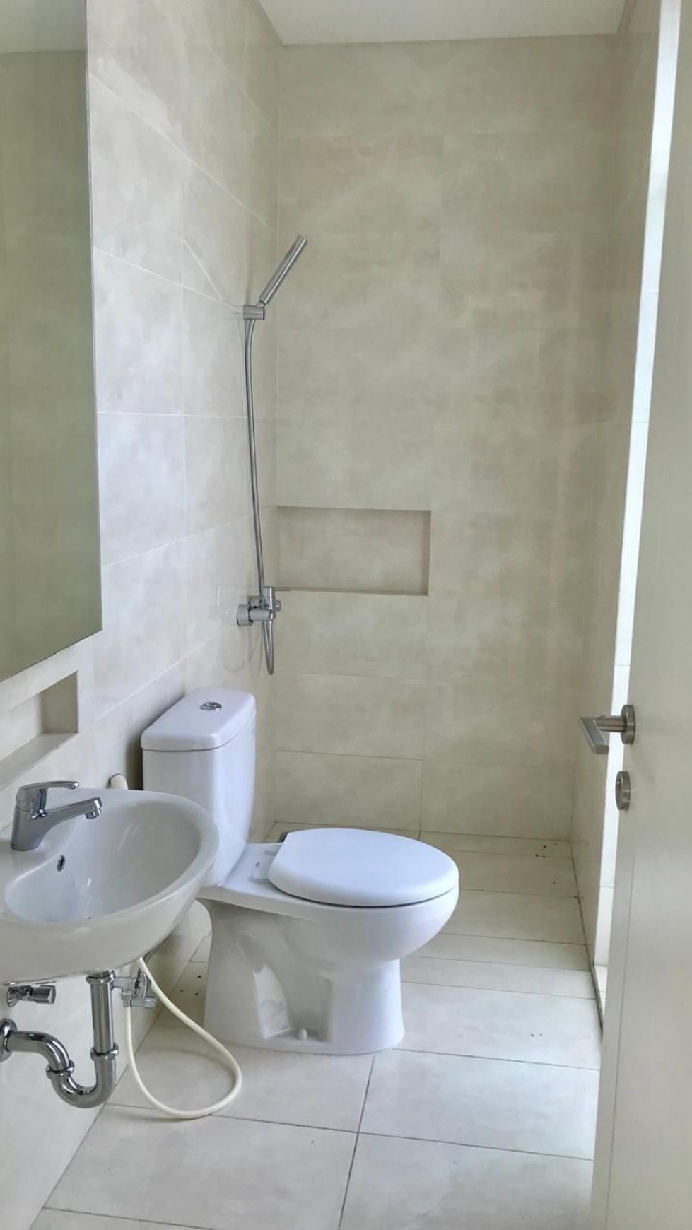 Disewakan rumah grand Pakuwon cluster Quesland Adelaide