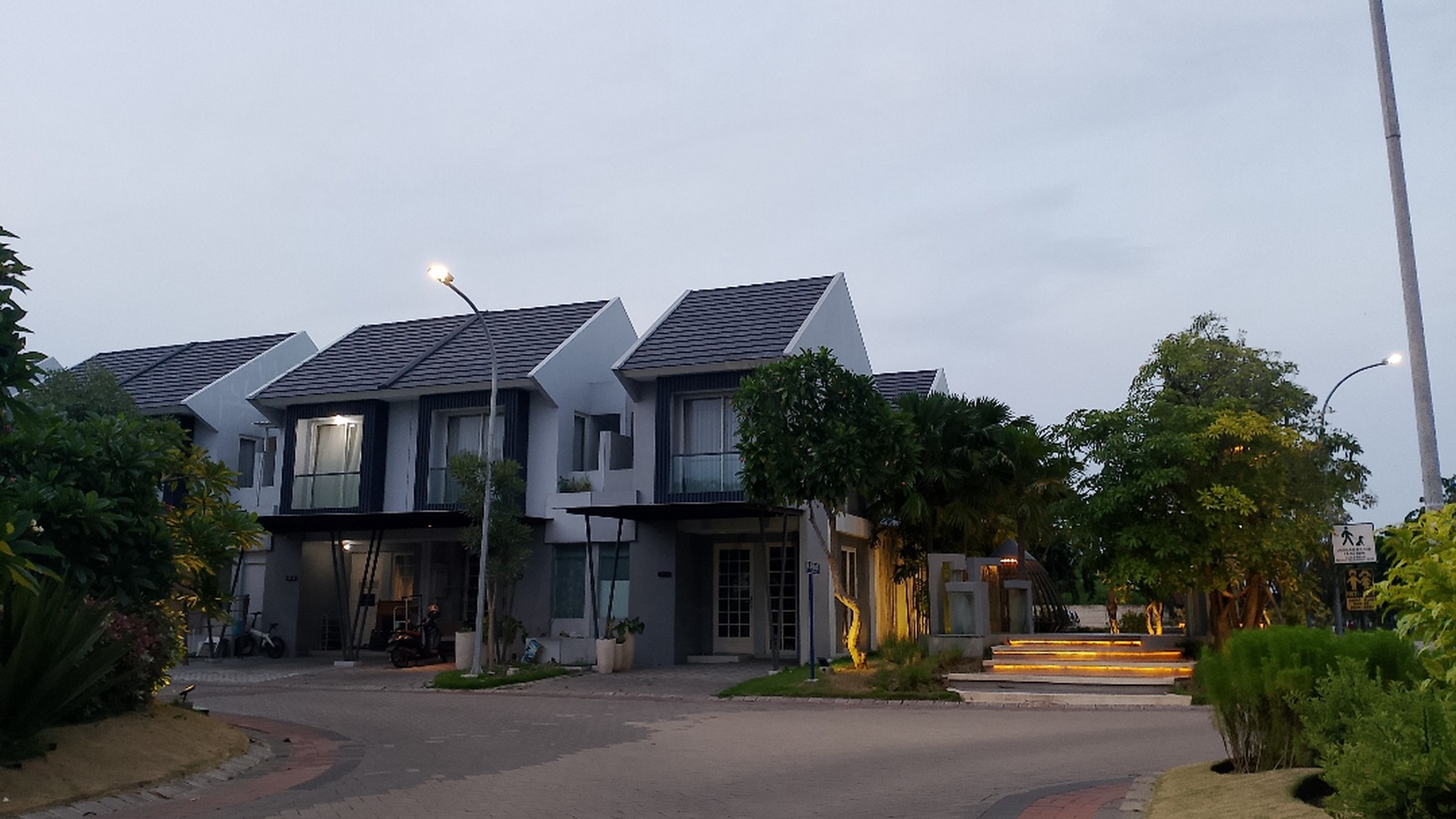 Disewakan rumah grand Pakuwon cluster Quesland Adelaide