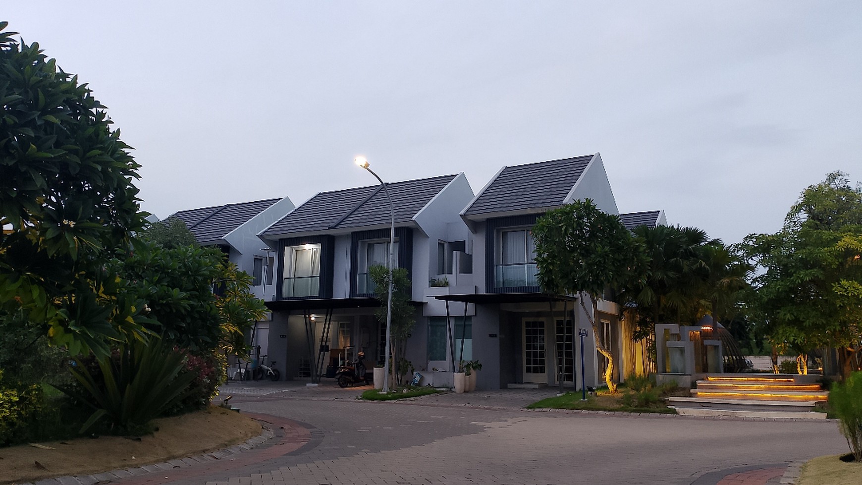 Disewakan rumah grand Pakuwon cluster Quesland Adelaide