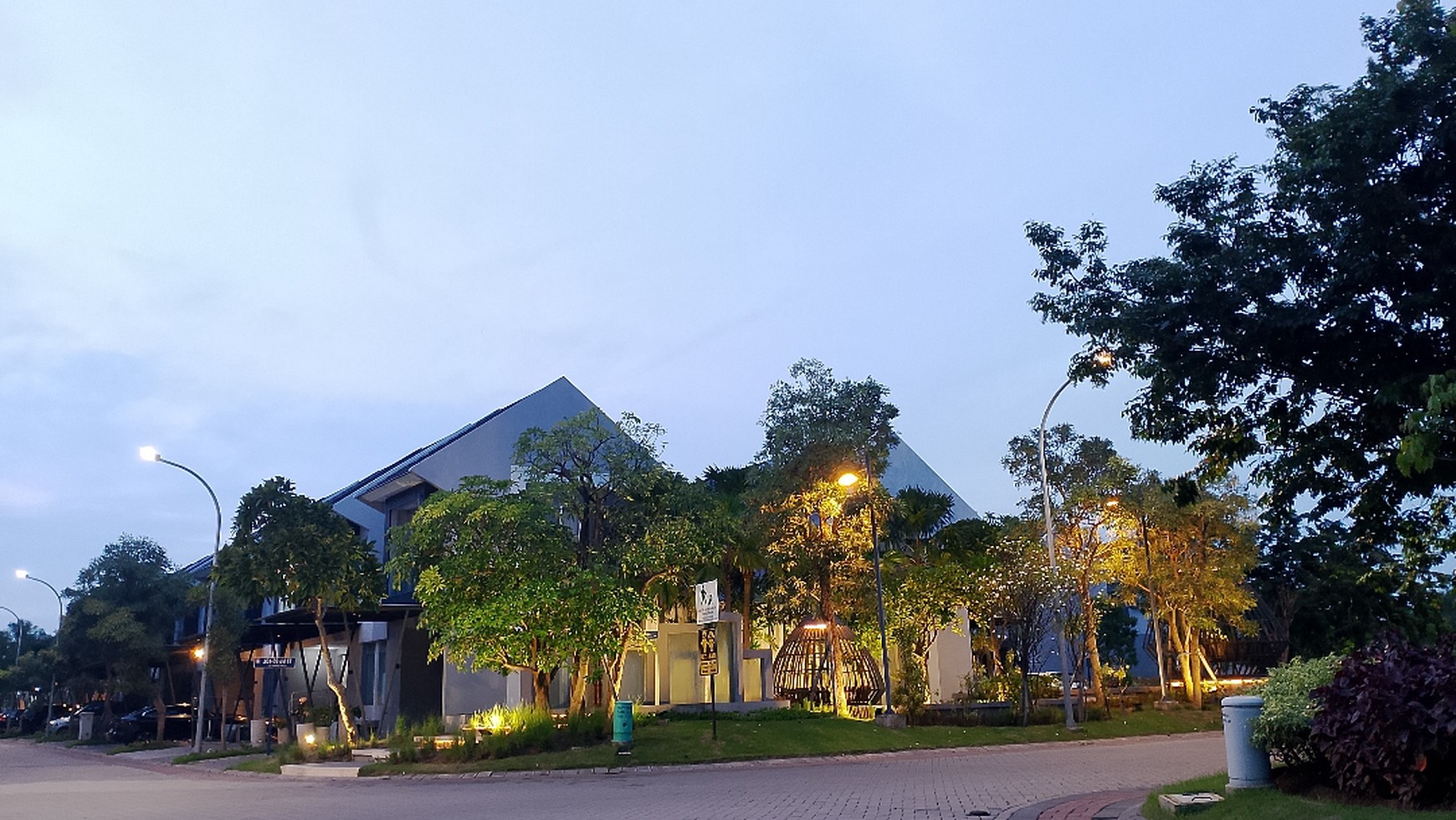 Disewakan rumah grand Pakuwon cluster Quesland Adelaide