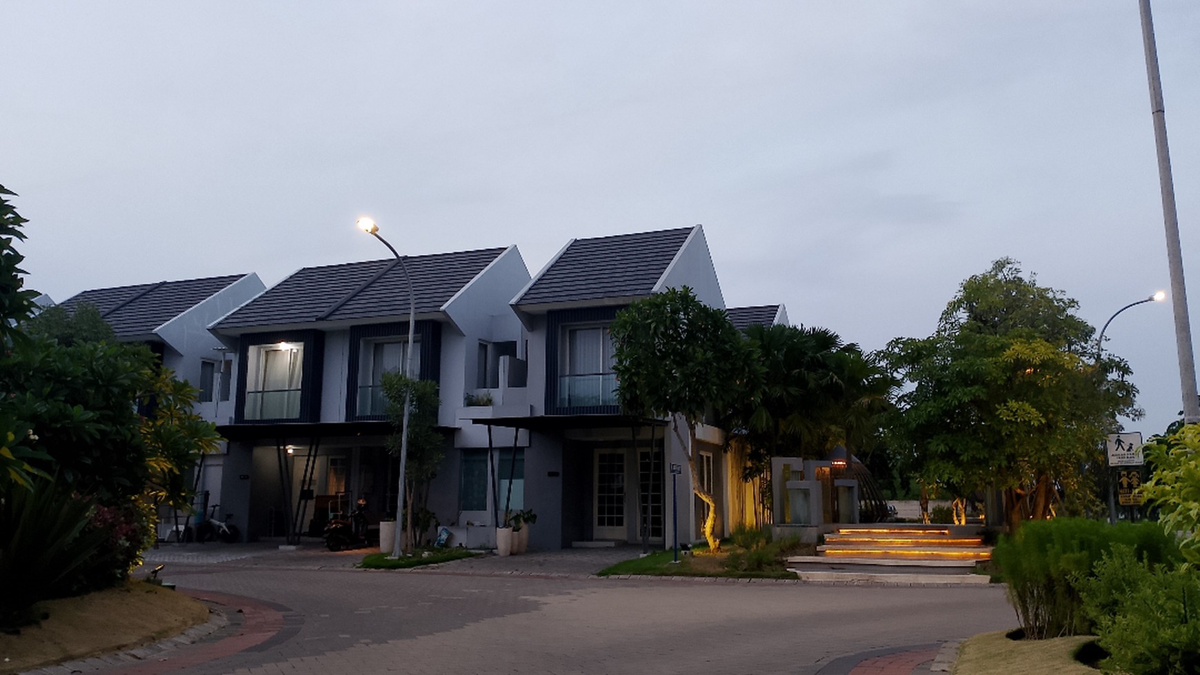 Disewakan rumah grand Pakuwon cluster Quesland Adelaide