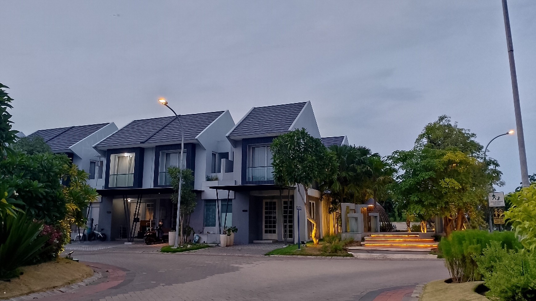 Disewakan rumah grand Pakuwon cluster Quesland Adelaide