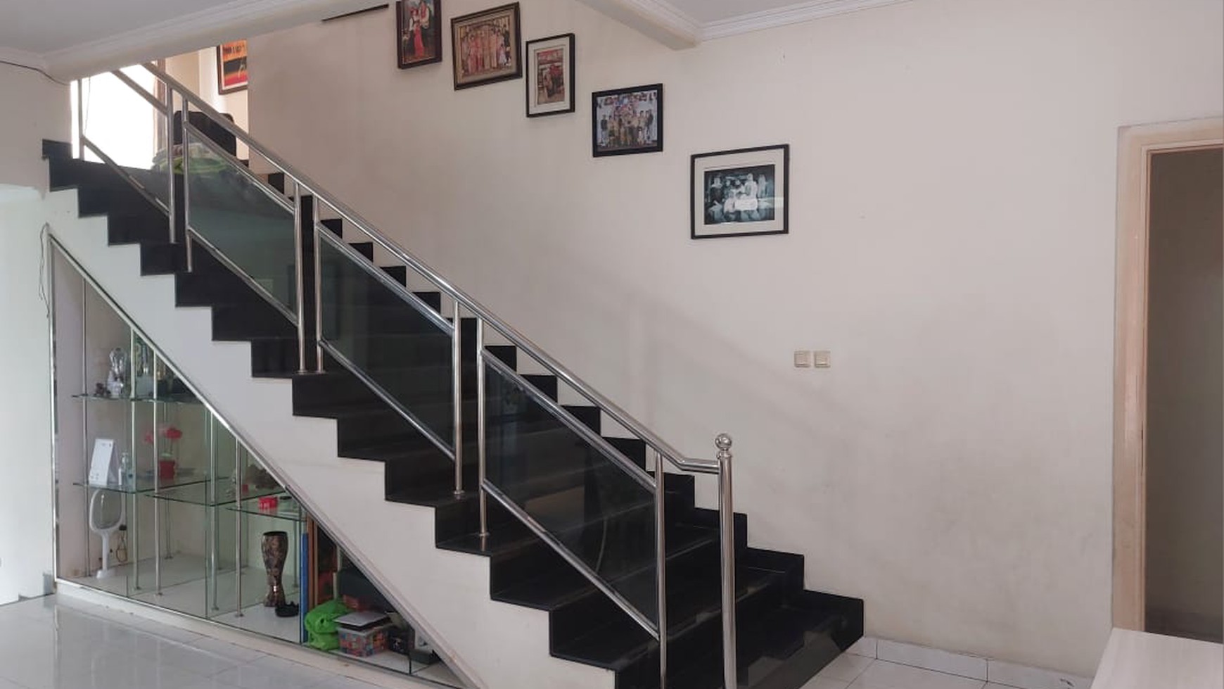 Rumah Bagus 2 Lantai dijual cepat siap huni di Villa Delima, Lebak Bulus