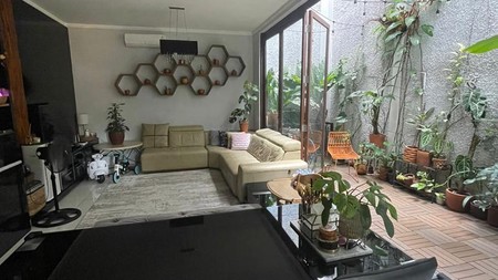 Rumah di Bintaro, sudah renov, type modern di Discovery Residence