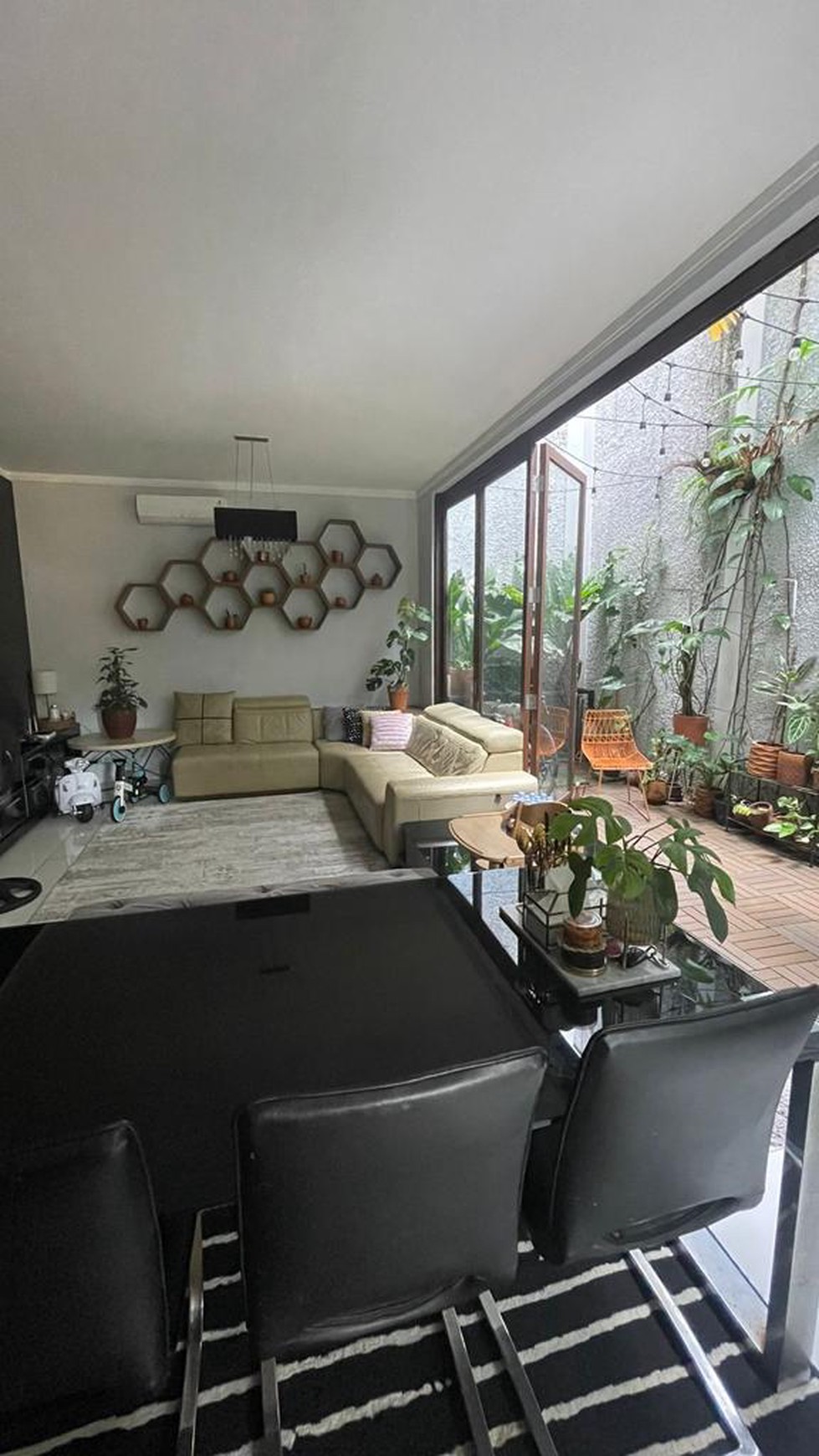 Rumah di Bintaro, sudah renov, type modern di Discovery Residence