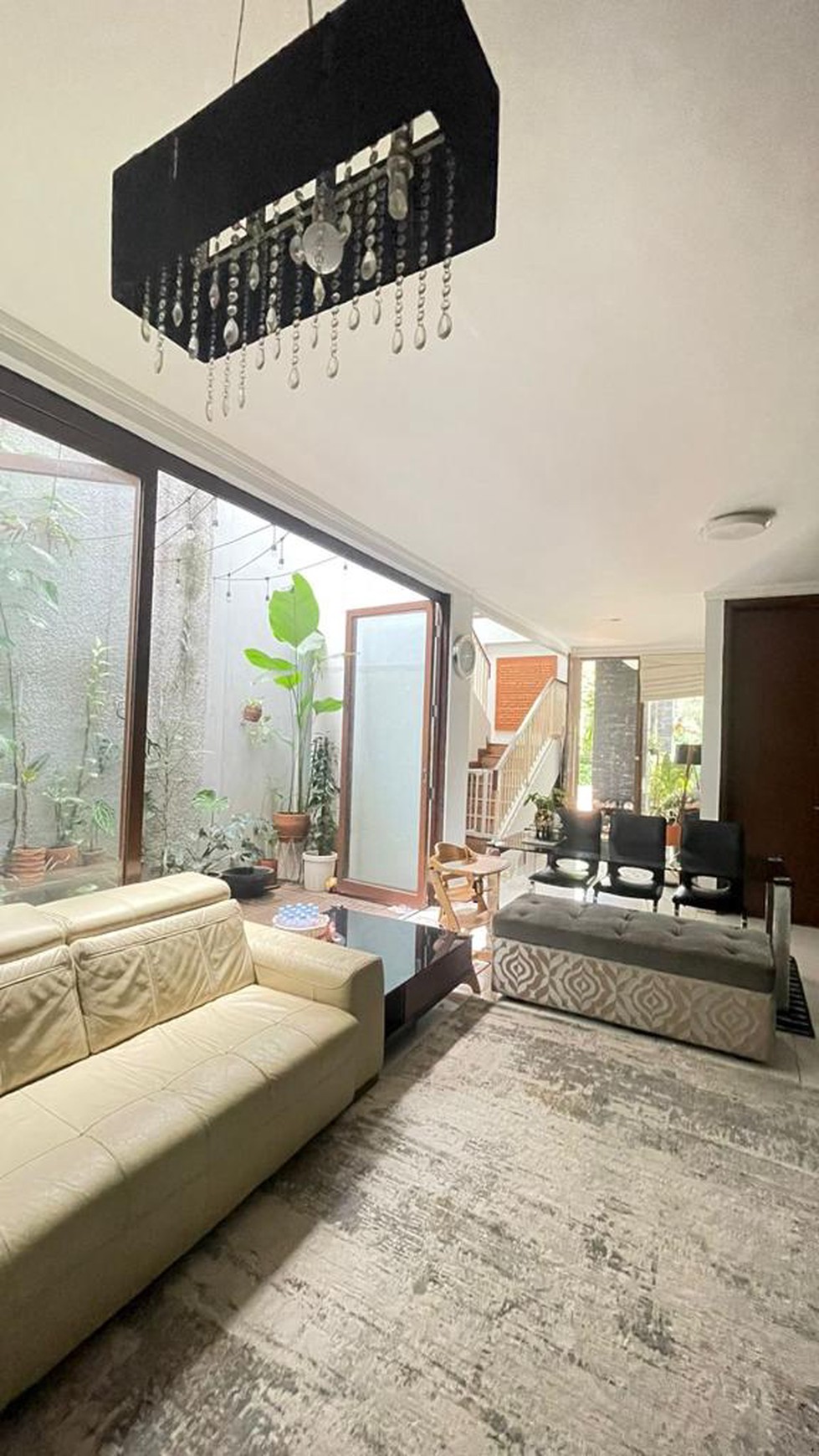 Rumah di Bintaro, sudah renov, type modern di Discovery Residence