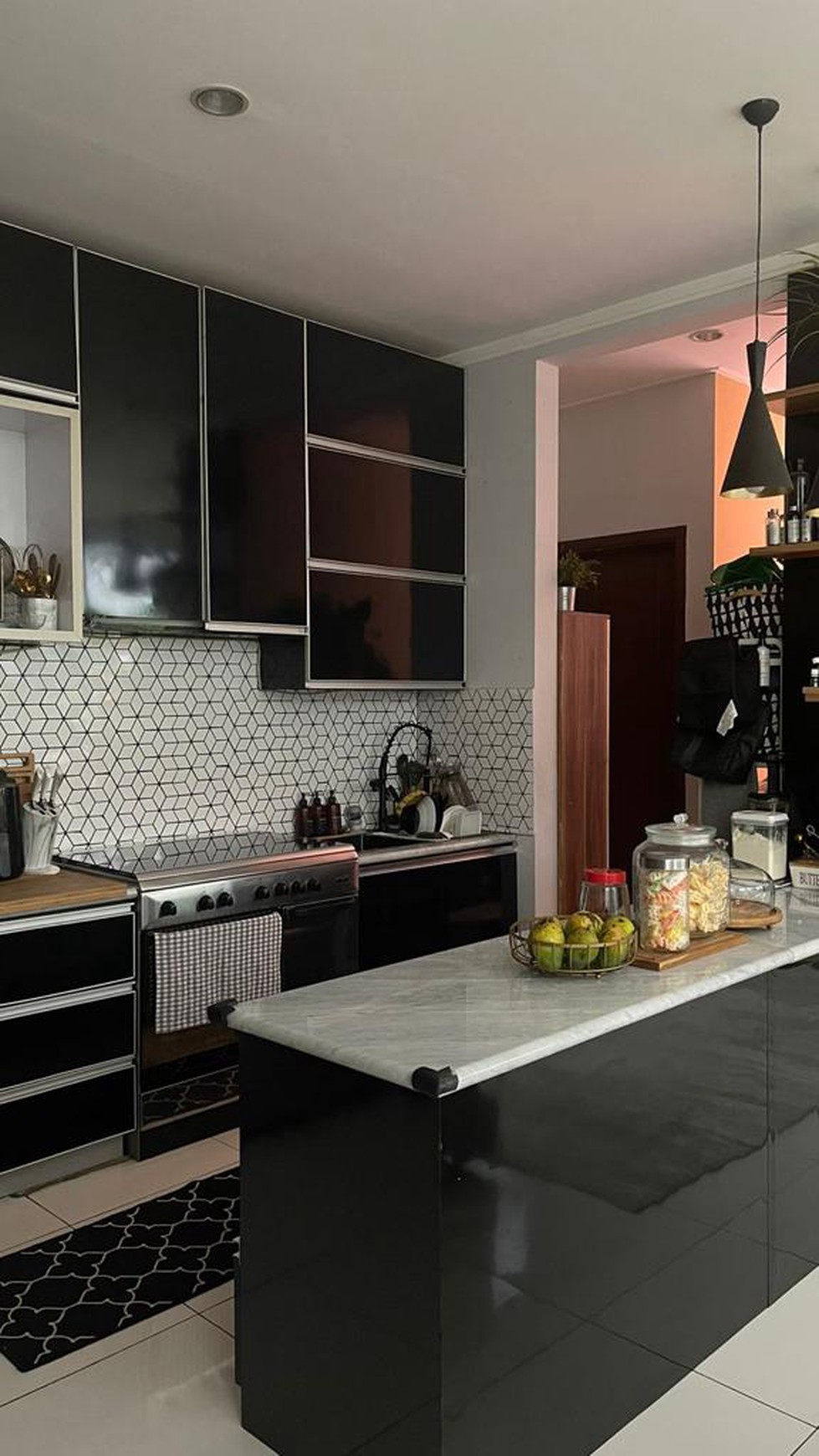 Rumah di Bintaro, sudah renov, type modern di Discovery Residence