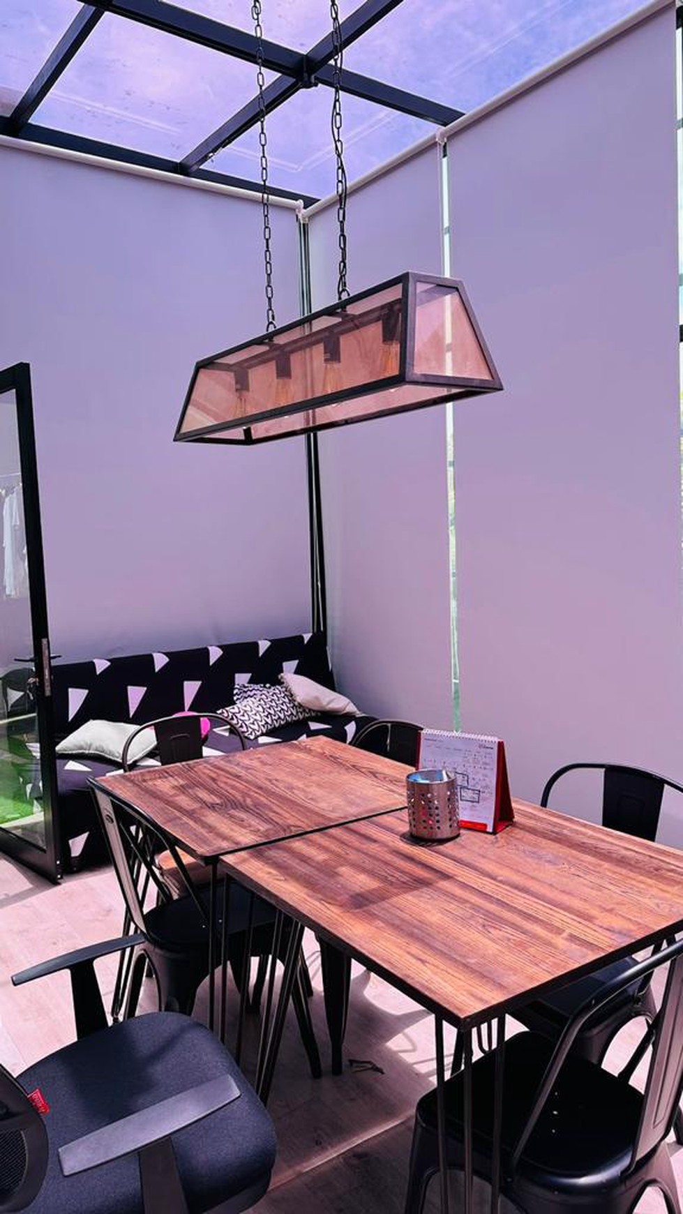 Rumah di Bintaro, sudah renov, type modern di Discovery Residence