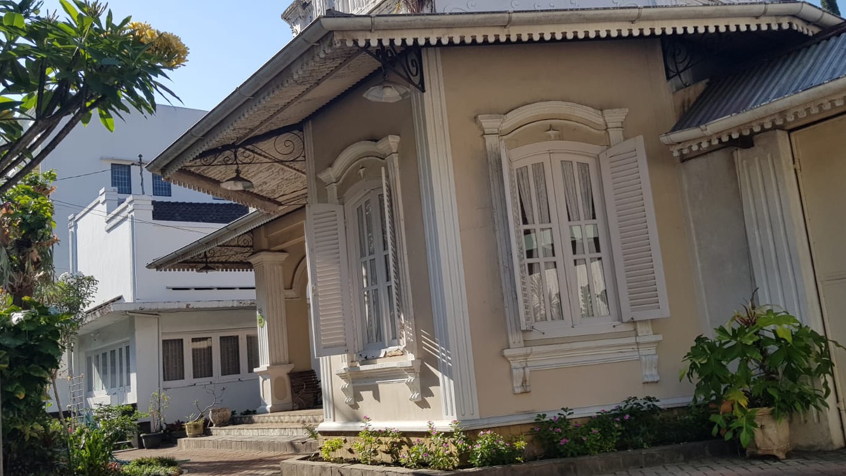 1863. Dijual rumah  Jln PB. Sudirman Batu