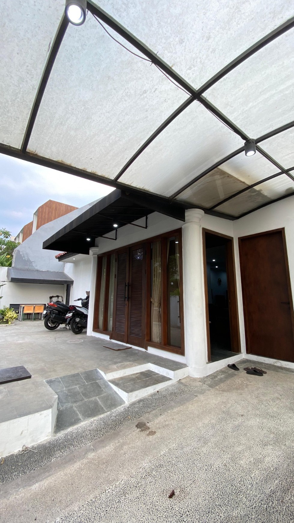 Lebak bulus villa cinere mas rumah rapih siap huni