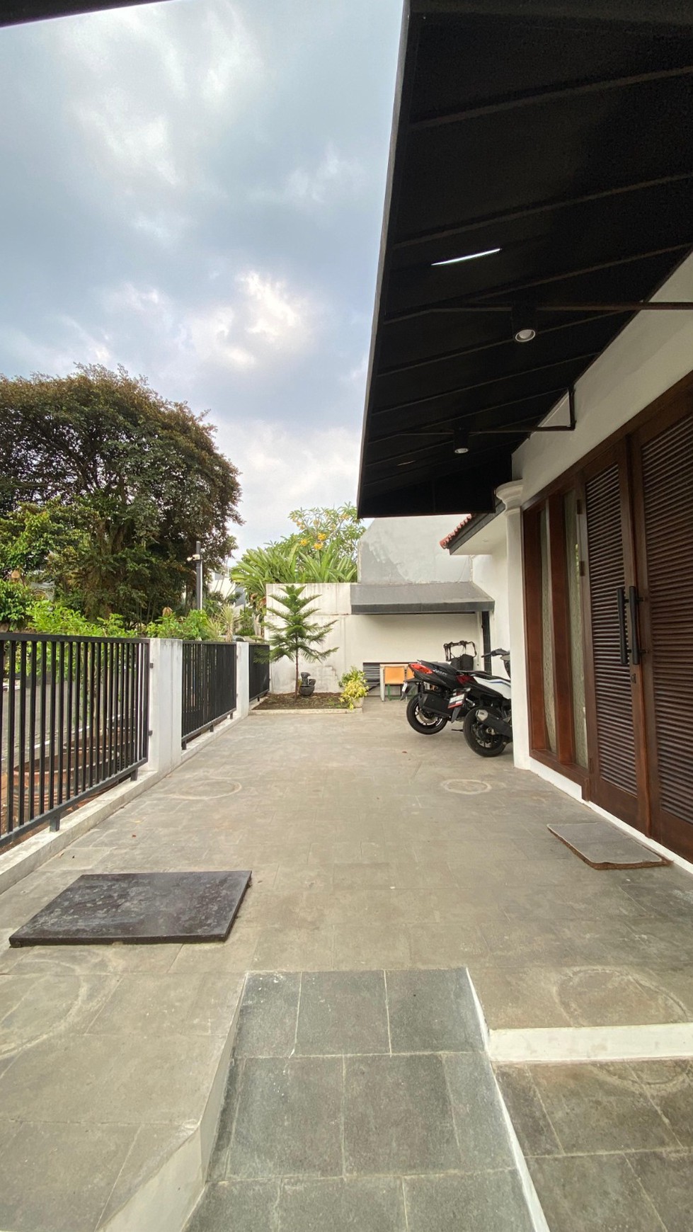 Lebak bulus villa cinere mas rumah rapih siap huni