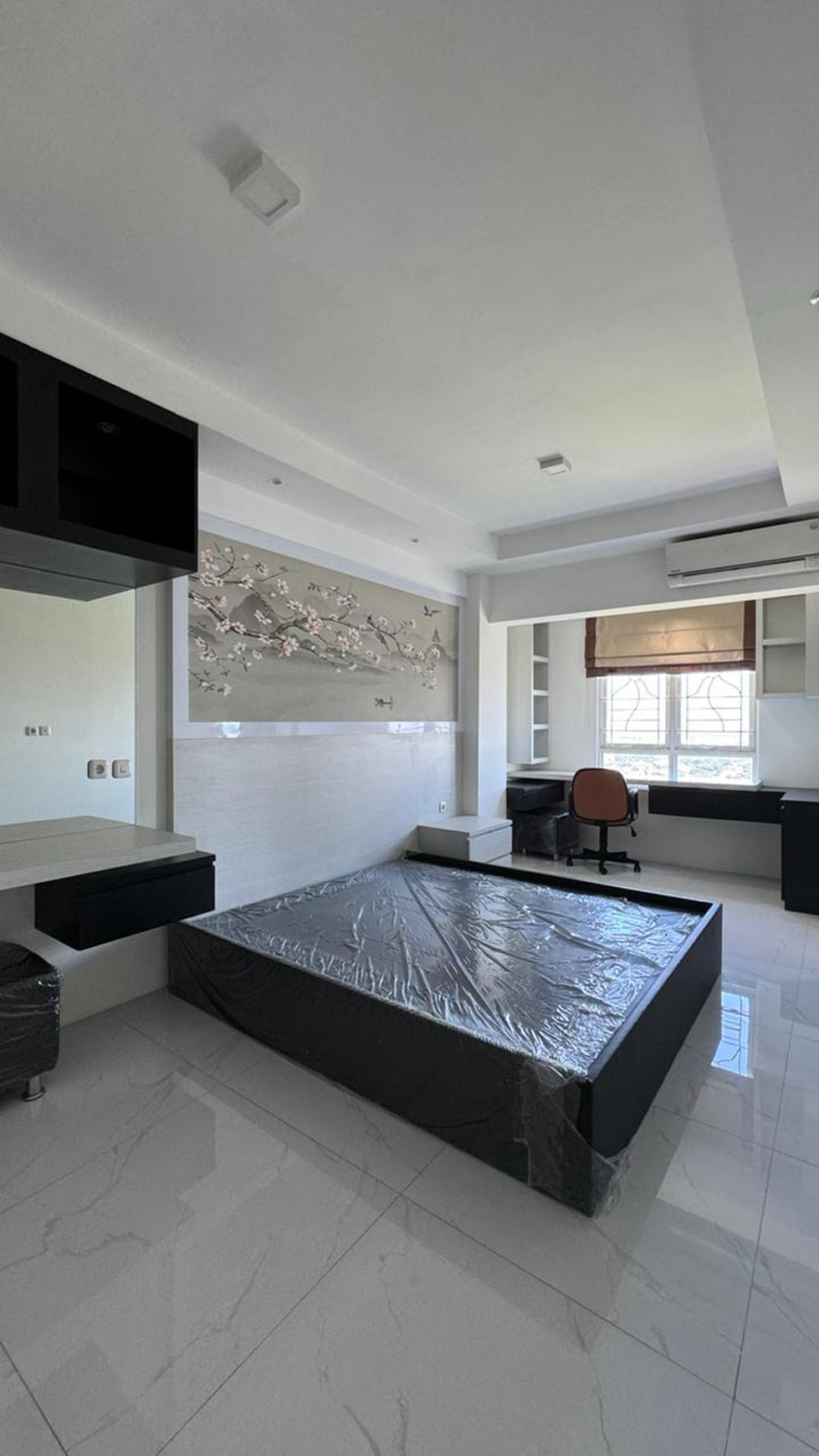 New Murah Dijual Apartemen Puncak Bukit Golf Tipe 4 Bedroom Renov Jadi 2 Bedroom Full Furnished Modern New Gress Dekat Pakuwon Mall, Fair Way Nine, Satoria Office Tower