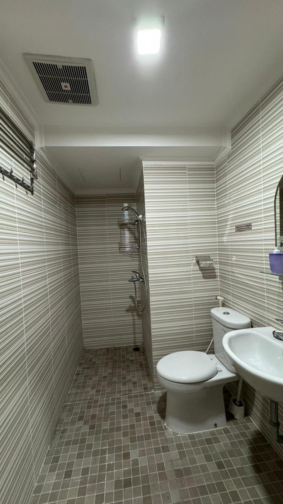 New Murah Dijual Apartemen Puncak Bukit Golf Tipe 4 Bedroom Renov Jadi 2 Bedroom Full Furnished Modern New Gress Dekat Pakuwon Mall, Fair Way Nine, Satoria Office Tower