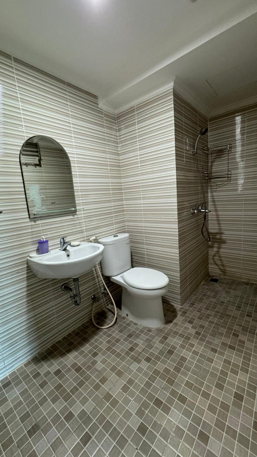New Murah Dijual Apartemen Puncak Bukit Golf Tipe 4 Bedroom Renov Jadi 2 Bedroom Full Furnished Modern New Gress Dekat Pakuwon Mall, Fair Way Nine, Satoria Office Tower