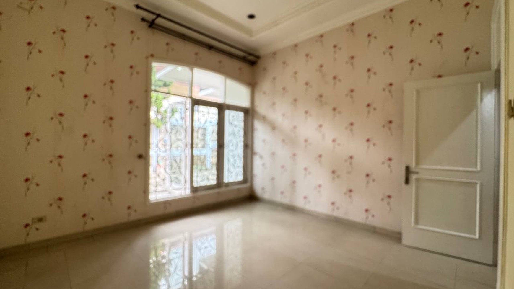 Lebak Bulus, Rumah megah siap huni dengan swimming pool & halaman luas