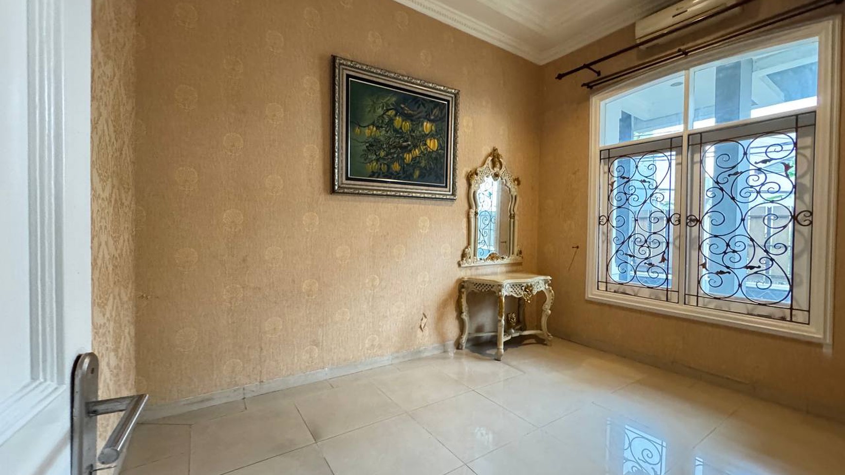 Lebak Bulus, Rumah megah siap huni dengan swimming pool & halaman luas