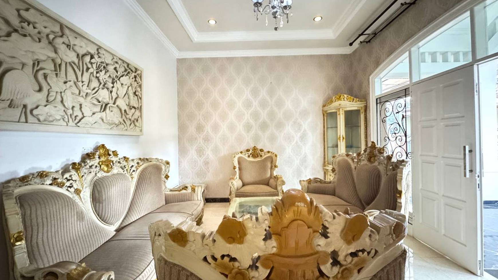 Lebak Bulus, Rumah megah siap huni dengan swimming pool & halaman luas