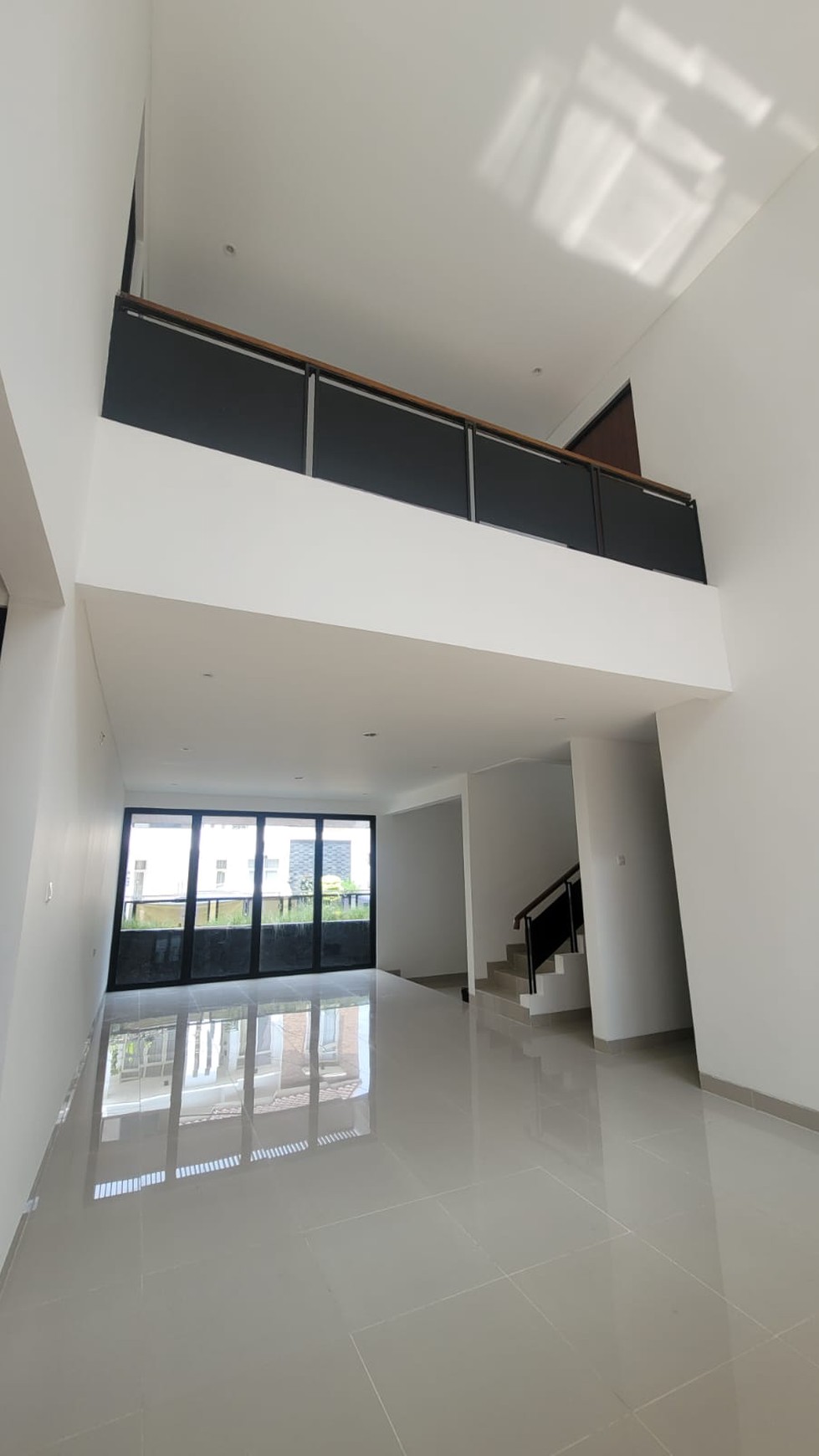 Rumah Baru dengan Desain Mewah dan Lokasi Strategis @Mertilang