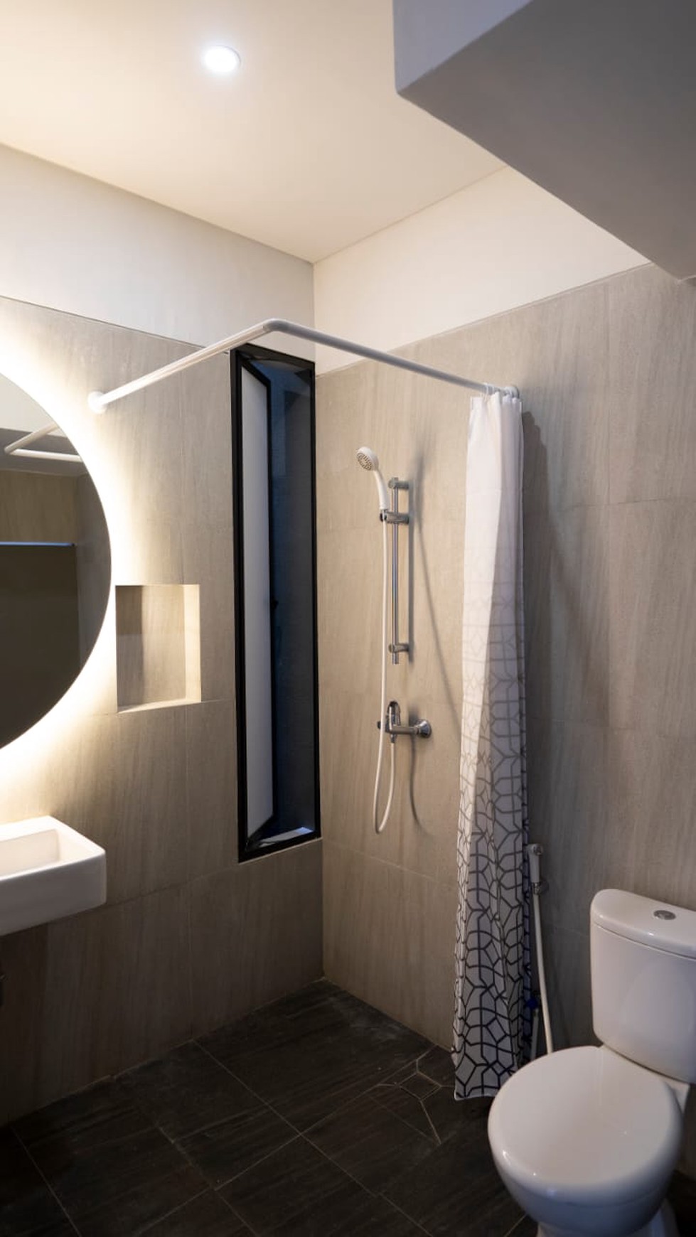MURAH Dijual Rumah Baru Pakuwon City - San Antonio - Surabaya Timur - BONUS : SEMI Furnished Modern Baru