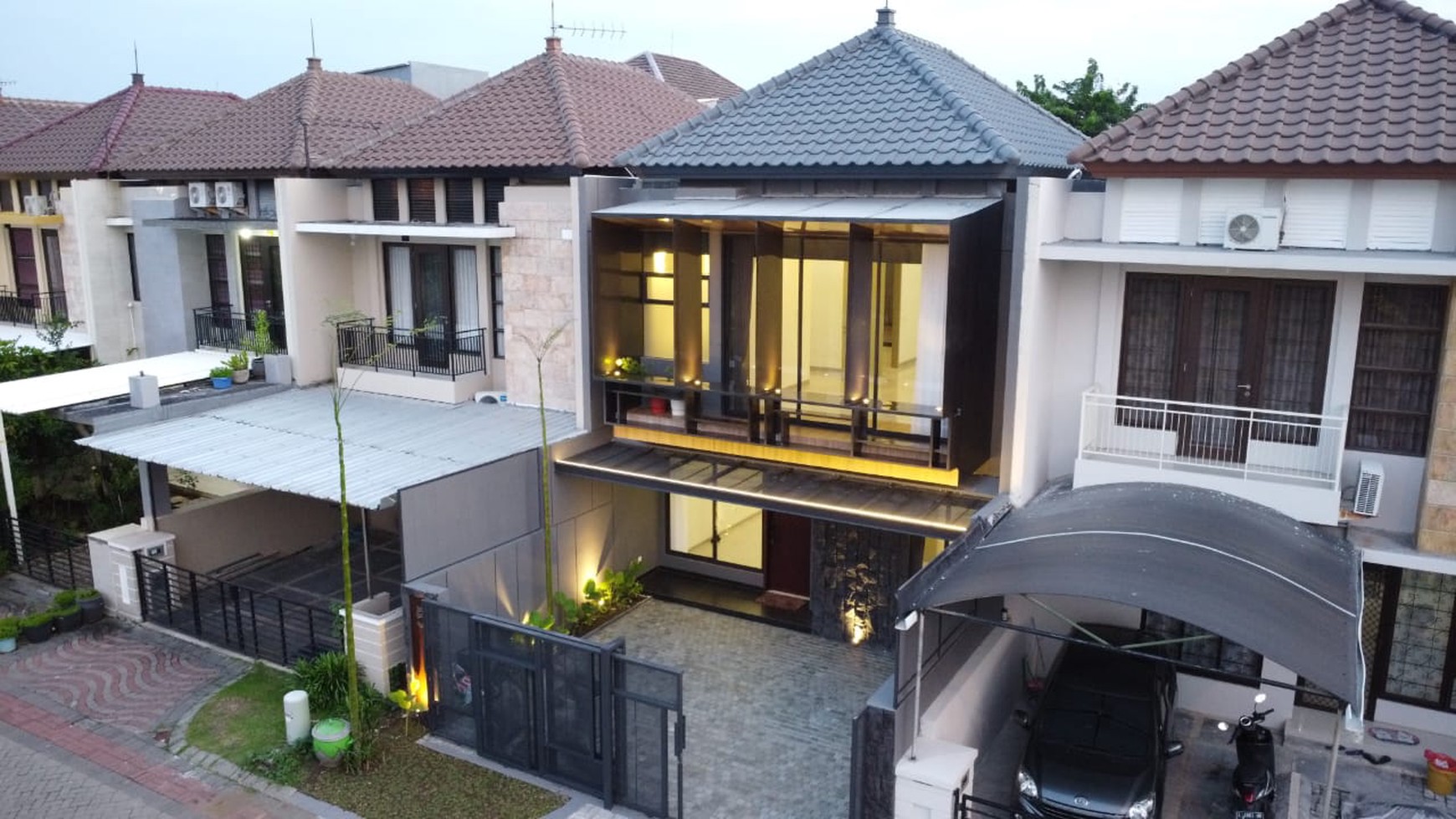 MURAH Dijual Rumah Baru Pakuwon City - San Antonio - Surabaya Timur - BONUS : SEMI Furnished Modern Baru